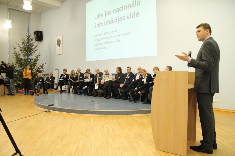Publiskās debates Nacionālās elektronisko plašsaziņas līdzekļu padomes (NEPLP) kandidātiem 
Latvijas Universitātes Sociālo zinātņu fakultātē. Debašu vadītājs - žurnālists Arnis Krauze.
