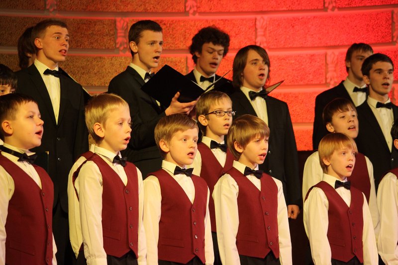Ziemassvētku koncerts LU senioriem. Jāzepa Mediņa Rīgas 1. mūzikas skolas zēnu kora priekšnesums.
