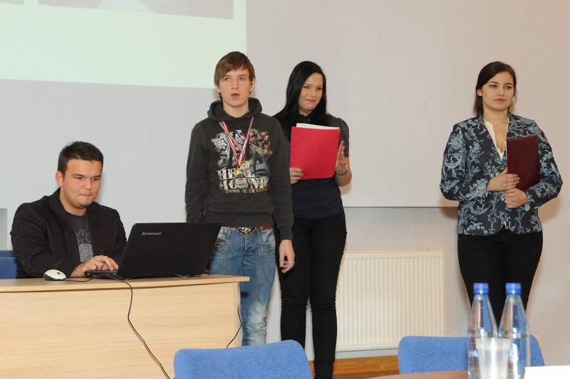 'Novadu spēles' skolēniem Latvijas Universitātes Sociālo zinātņu fakultātē. Siguldas Valsts ģimnāzijas komanda.