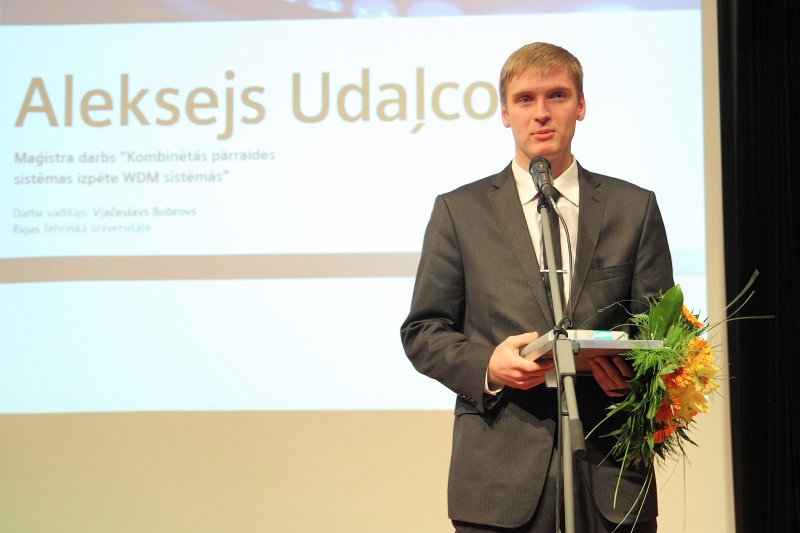 Vernera fon Sīmensa Izcilības balvu (Werner von Siemens Excellence Award) pasniegšanas ceremonija (Rīgas Tehniskajā universitātē). Vernera fon Sīmensa Izcilības balvas saņēmējs
Aleksejs Udaļcovs.