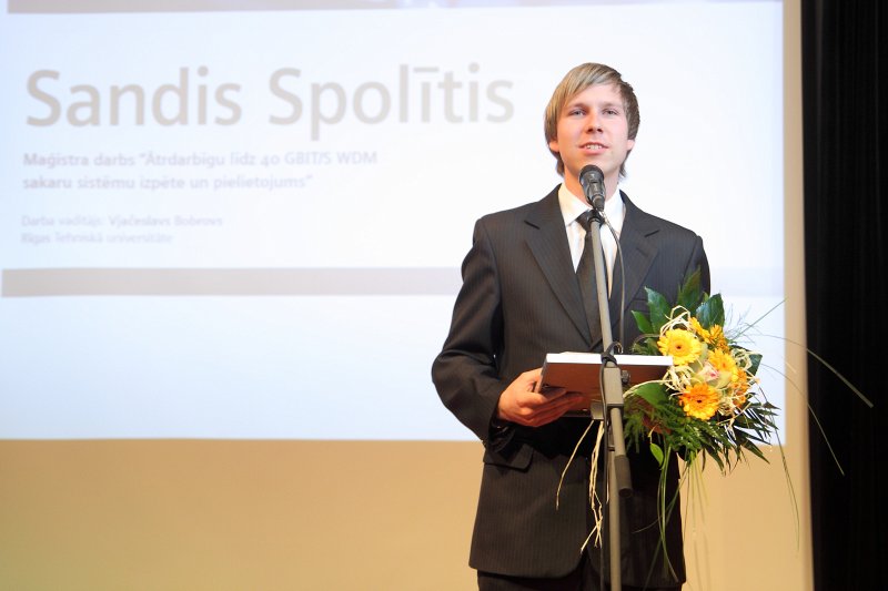 Vernera fon Sīmensa Izcilības balvu (Werner von Siemens Excellence Award) pasniegšanas ceremonija (Rīgas Tehniskajā universitātē). Vernera fon Sīmensa Izcilības balvas saņēmējs
Sandis Spolītis.