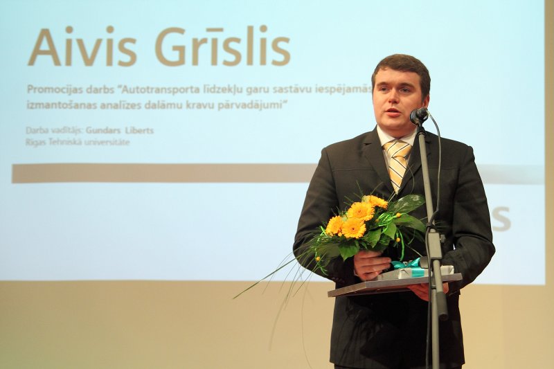 Vernera fon Sīmensa Izcilības balvu (Werner von Siemens Excellence Award) pasniegšanas ceremonija (Rīgas Tehniskajā universitātē). Vernera fon Sīmensa Izcilības veicināšanas balvas saņēmējs 
Aivis Grīslis.