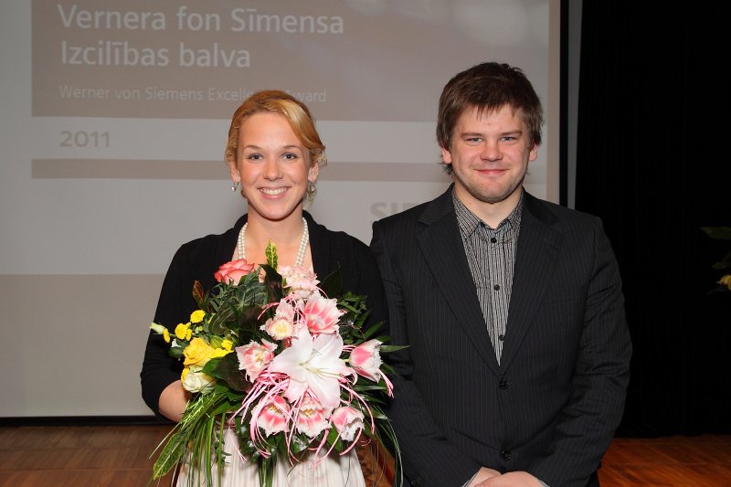Vernera fon Sīmensa Izcilības balvu (Werner von Siemens Excellence Award) pasniegšanas ceremonija (Rīgas Tehniskajā universitātē). Vernera fon Sīmensa Izcilības balvas saņēmēji no Latvijas Universitātes - Ilze Dimanta un Toms Beinerts.