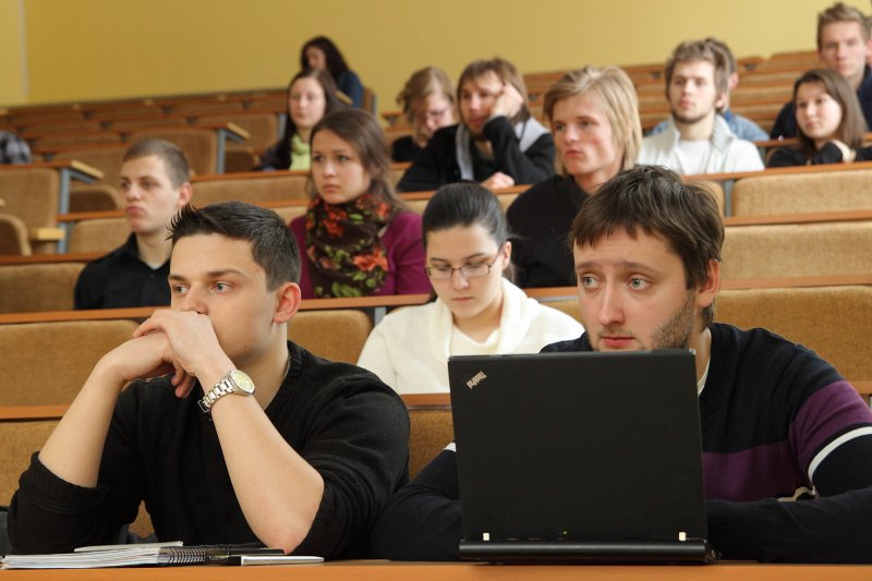 Latvijas Universitātes 70. konference: Sociālo Zinātņu fakultātes plenārsēde 'Krīzes izdzīvošanas māksla'. null