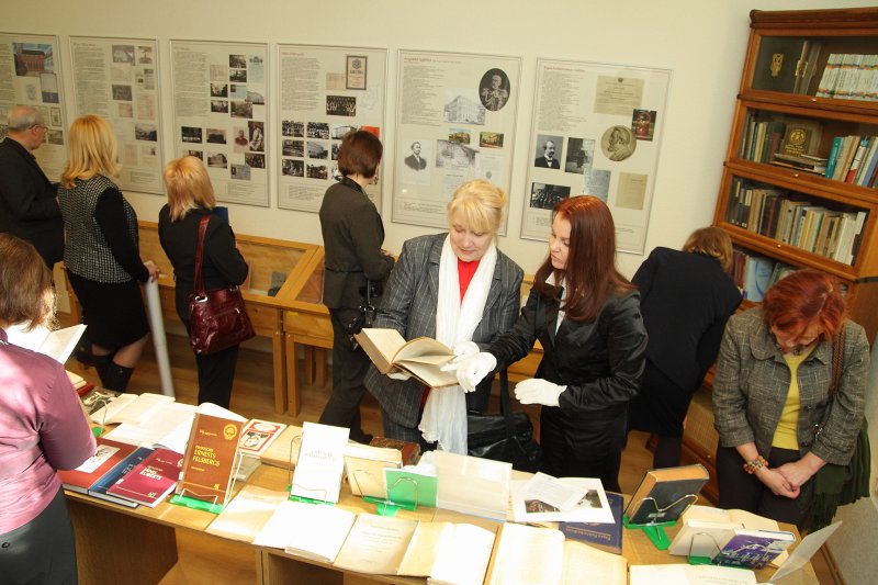 Izstādes 'Augstākās izglītības vēsture Latvijā' atklāšana Latvijas Universitātes Pedagoģijas muzejā. null