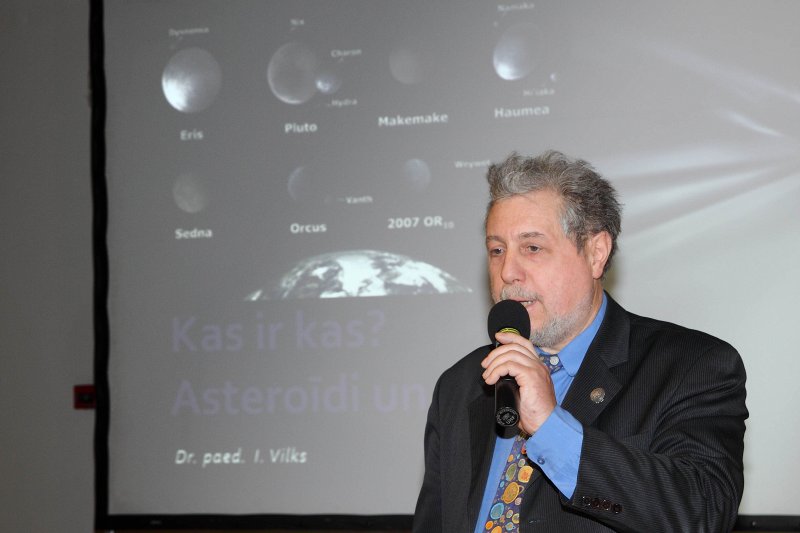 Zinātnes kafejnīca 'Asteroīdi un meteorīti'. LU Astronomijas institūta pētnieks Ilgonis Vilks.