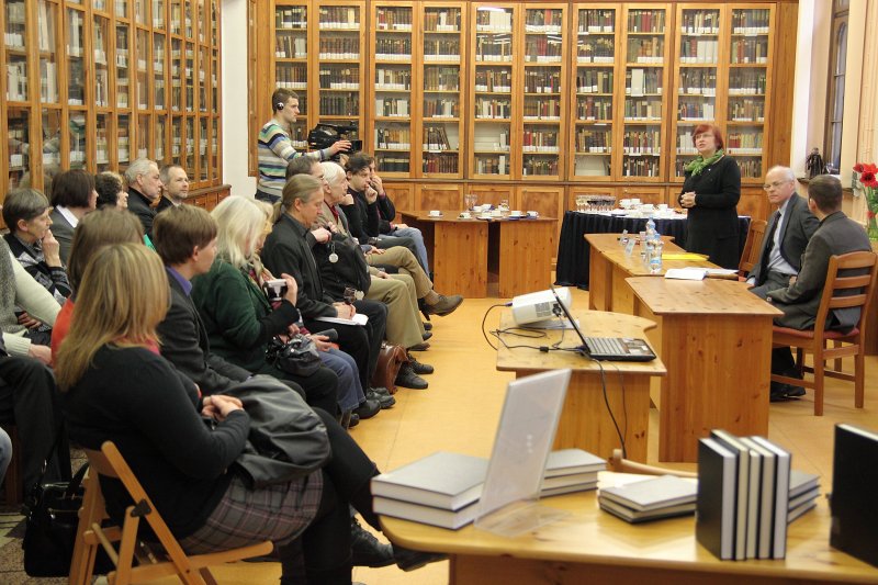 Latvijas Universitātes Teoloģijas fakultātes 92. gadadienai veltīta diskusija «Burtu kalpībā. Burtiski…». null