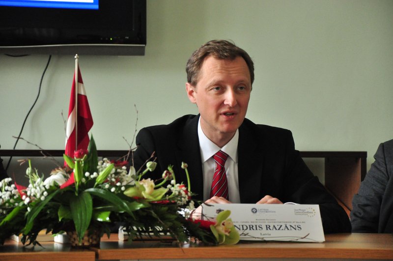 Apaļā galda diskusijas «ES - Kanāda - Baltijas valstis - Austrumu partnerība». Ārlietu ministrijas politiskais direktors Andris Razāns.