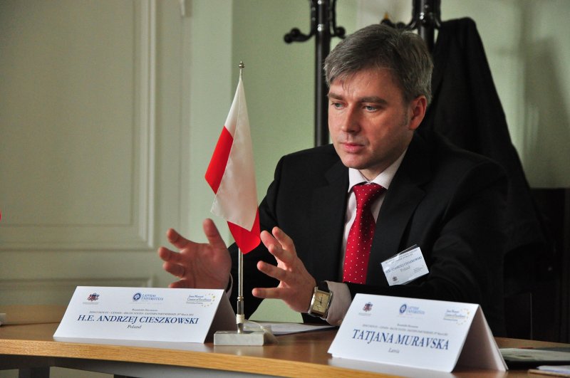Apaļā galda diskusijas «ES - Kanāda - Baltijas valstis - Austrumu partnerība». Polijas Ārlietu ministrijas īpašo uzdevumu vēstnieks ES Austrumu partnerības lietās Andžejs Češkovskis (Andrzej Cieszkowski).