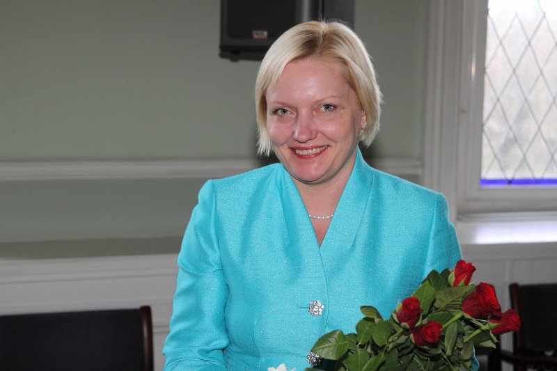 Projekta 'Latvijas Universitātes Senioru kluba integrācija modernā sabiedrībā' 2011. gada noslēguma pasākums. LU Fonda izpilddirektore Laila Kundziņa.