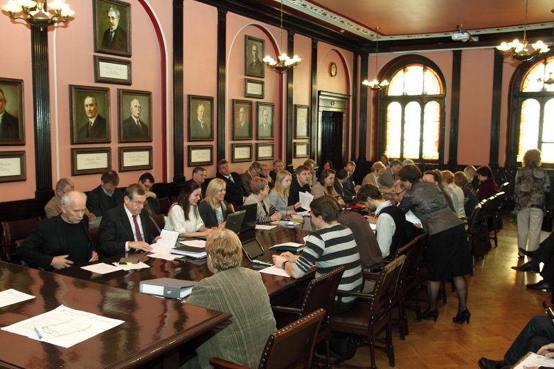Latvijas Universitātes Senāta sēde, ko pirmo reizi vēsturē vada students - Edvijs Zandars (Juridiskā fakultāte). null