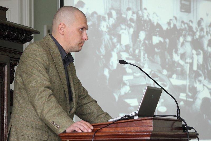 Atvērtā lekcija «8./9. maijs. Kāpēc?» par to, kā Latvijā tiek atzīmētas Otrā pasaules kara beigas un kāpēc tās tiek atzīmētas 
divos dažādos datumos. Vēstures doktors Kaspars Zellis.