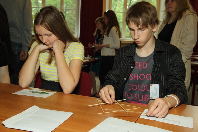 Latvijas Universitātes Dabaszinātņu un matemātikas izglītības centra rīkotais
7. - 9.klašu skolēnu konkurss ķīmijā, fizikā, bioloģijā un matemātikā. null