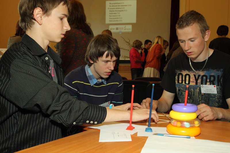 Latvijas Universitātes Dabaszinātņu un matemātikas izglītības centra rīkotais
7. - 9.klašu skolēnu konkurss ķīmijā, fizikā, bioloģijā un matemātikā. null