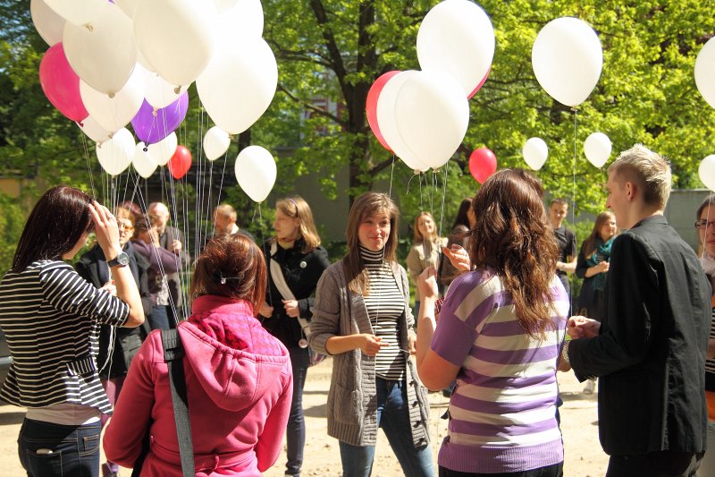«Ķīmiķu dienas 2012» atklāšana Latvijas Universitātes Ķīmijas fakultātes pagalmā. null