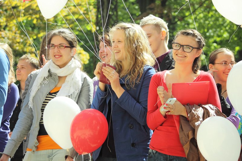 «Ķīmiķu dienas 2012» atklāšana Latvijas Universitātes Ķīmijas fakultātes pagalmā. null