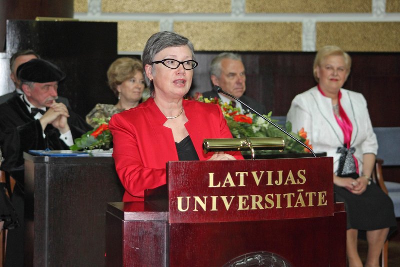 Eiropas studiju maģistra programmas absolventu izlaidums. Svinīgais pasākums par godu 10. izlaidumam. Prof. Žaneta Ozoliņa.