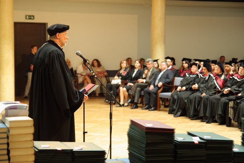 Latvijas Universitātes Medicīnas fakultātes absolventu izlaidums. Latvijas Universitātes rektora prof. Mārča Auziņa uzruna.