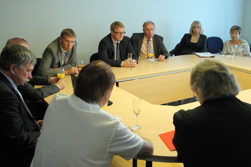 Diskusija sadarbību zinātnisko pētījumu un tehnoloģiju pārneses jomā, 
tai skaitā par sadarbību projektā «Baltijas Inovatīvo pētījumu un tehnoloģiju institūta infrastruktūras (BIRTI)» (ES Mājā). null