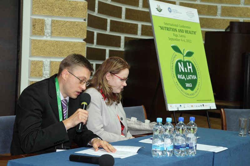 Starptautiska konference «Uzturs un veselība» («Nutrition and Health»). Dr. Edgars Bodnieks un 
dr. med. Ilze Konrāde.