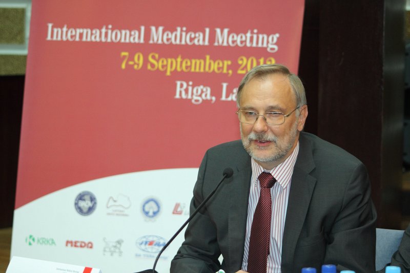 Starptautiskās medicīnas konferences «IMM-Riga 2012» preses konference. Prof. Mārcis Auziņš, Latvijas Universitātes rektors.
