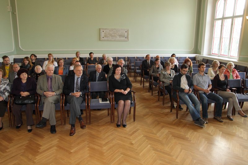 Latvijas Universitātes Bibliotēkas veidotās izstādes «Pēc septiņiem mirkļiem 100 gadi» atklāšana. null