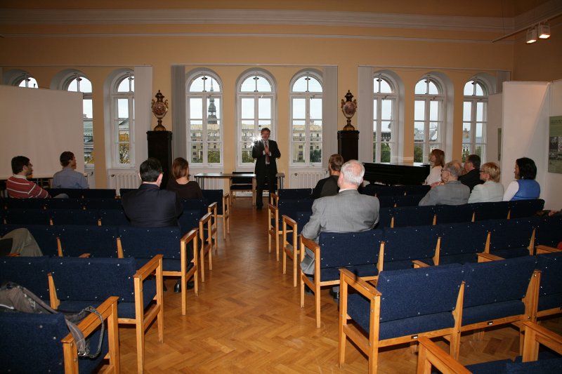 Latvijas Universitātes 93. gadadienai veltītas izstādes «150 gadi ar zināšanām» atklāšana (LU Muzeja zālē). null