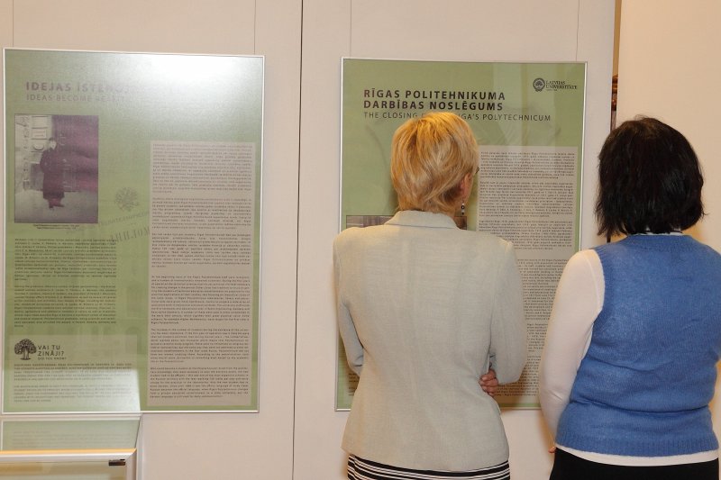 Latvijas Universitātes 93. gadadienai veltītas izstādes 
«150 gadi ar zināšanām» atklāšana (LU Muzeja zālē). null