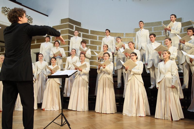 Latvijas Universitātes 93. gadadienai veltīts kora «Kamēr» koncerts. null