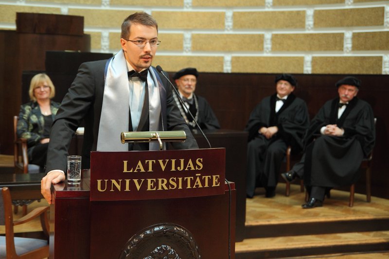 Latvijas Universitātes 93. gadadienai veltīta LU Senāta svinīgā sēde. LU doktoru promocijas ceremonija. Dr. Rūdolfa Kalvāna uzruna.