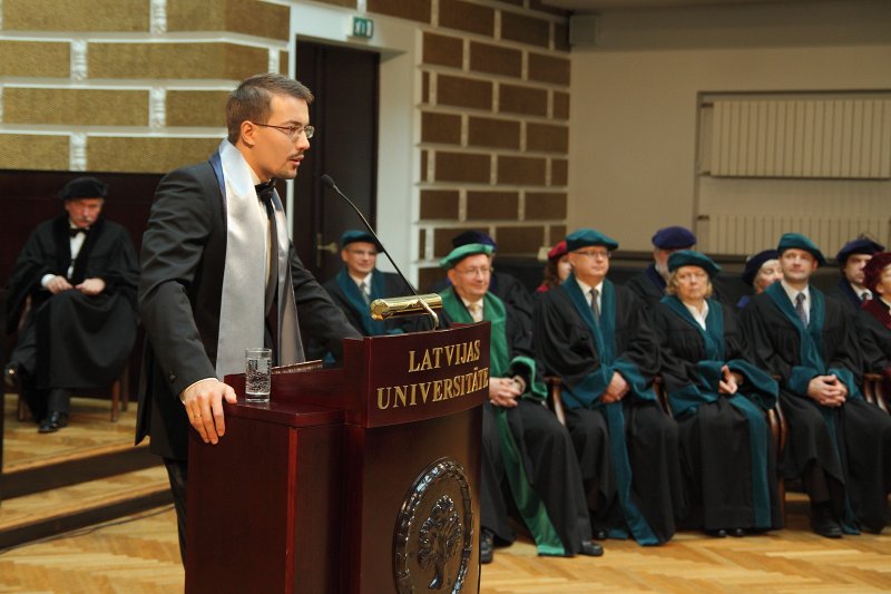 Latvijas Universitātes 93. gadadienai veltīta LU Senāta svinīgā sēde. LU doktoru promocijas ceremonija. Dr. Rūdolfa Kalvāna uzruna.