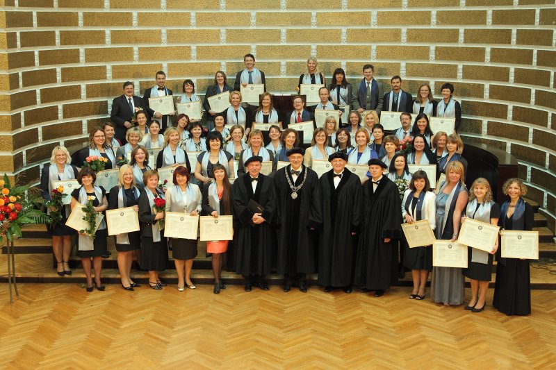 Latvijas Universitātes 93. gadadienai veltīta LU Senāta svinīgā sēde. LU doktoru promocijas ceremonija. Doktoru kopbilde.