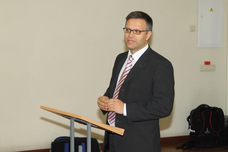 Latvijas Universitātes Biznesa inkubatora atklāšana LU Ekonomikas un vadības fakultātē. Latvijas Investīciju Attīstības aģentūras pārstāvis Guntis Lauskis.