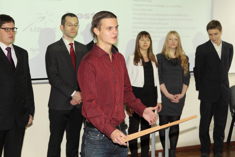Latvijas Universitātes Biznesa inkubatora atklāšana LU Ekonomikas un vadības fakultātē. Biznesa inkubatora dalībnieks Kristiāns Līcis (priekšplānā).