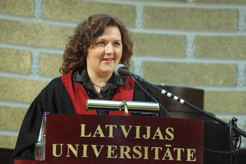 Latvijas tiesnešu konference. Latvijas Universitātes Juridiskās fakultātes dekāne prof. Kristīne Strada-Rozenberga.
