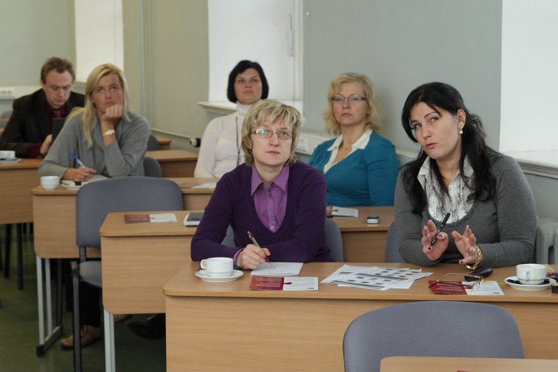 Diskusija par Latvijas Universitātes, darba devēju un sociālo partneru sadarbību jauno speciālistu sagatavošanā. LU Akadēmiskā departamenta metodiķe Agnese Līgotne prezentē pētījuma rezultātus.