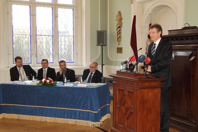 Konference «Valsts prezidenta institūcijai 90». Gunārs Kusiņš, LR Saeimas Juridiskā biroja vadītājs, LU JF lektors.