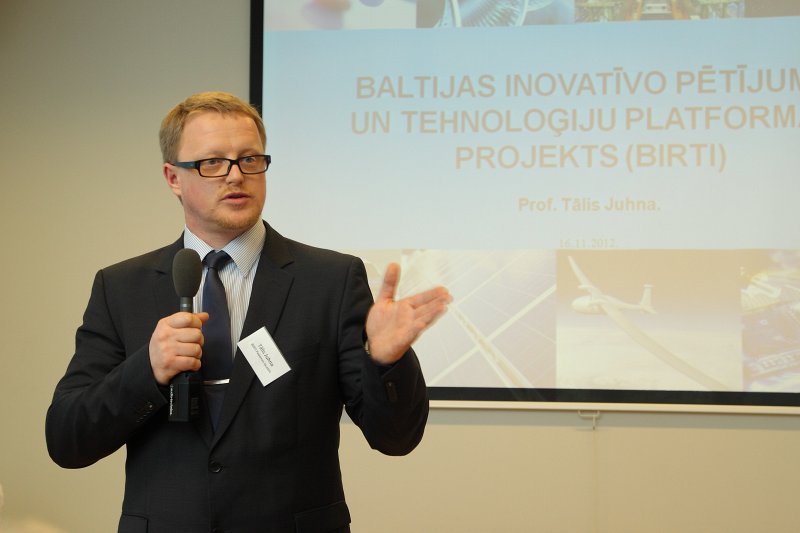 Baltijas Inovatīvo Pētījumu un Tehnoloģiju platformas 
(BIRTI - Baltic Innovative Research and Tehnology Infrastructure ) 
projekta prezentācija un diskusija par zinātnieku un uzņēmēju sadarbības modeļiem. RTU zinātņu prorektors Tālis Juhna.