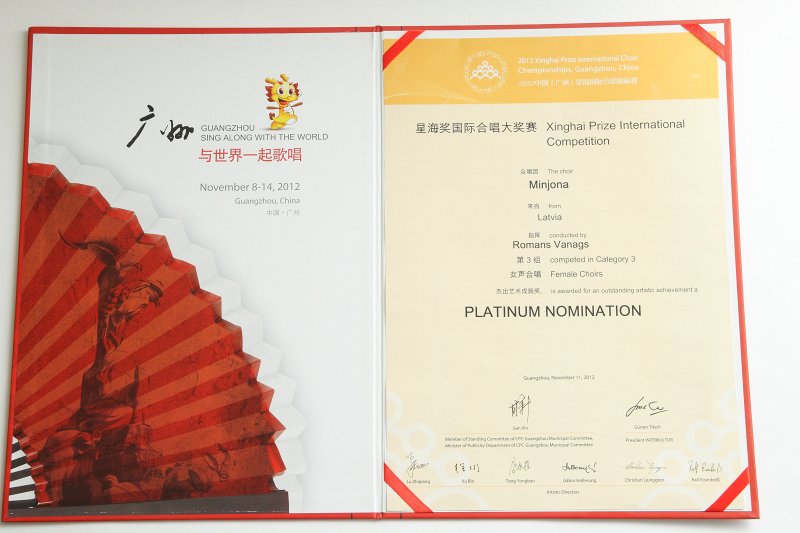 Latvijas Universitātes sieviešu koris «Minjona» 
izcīnījis Platīna godalgu 1. Siņhai starptautiskajās koru meistarsacīkstēs 
(1st Xinghai Prize International Choir Championships), 
kas notika Guandžou pilsētas konservatorijā 8.-14. novembrī. null