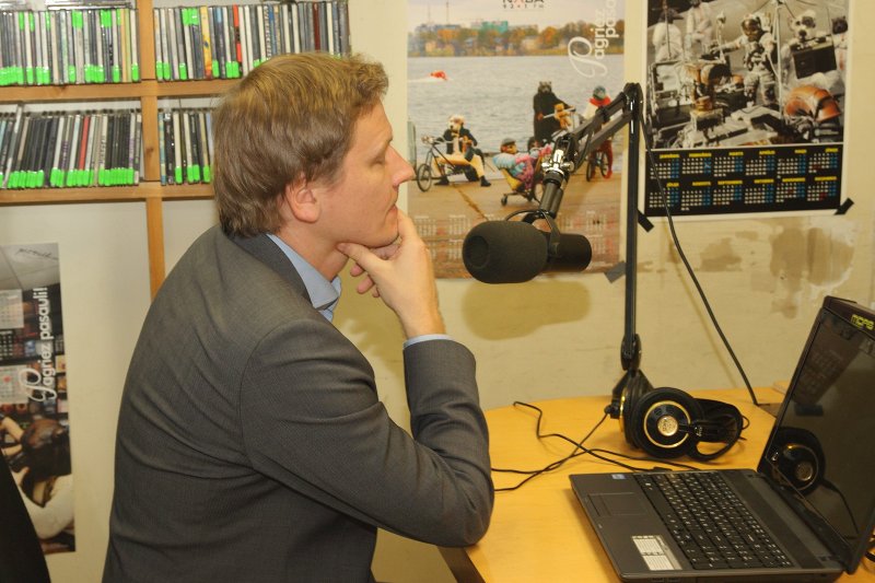 Intervija ar Latvijas Radio vadītāju Jāni Siksni radio NABA studijā. Latvijas Radio vadītājs Jānis Siksnis.