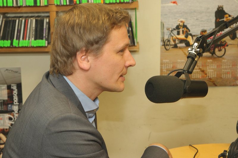 Intervija ar Latvijas Radio vadītāju Jāni Siksni radio NABA studijā. Latvijas Radio vadītājs Jānis Siksnis.