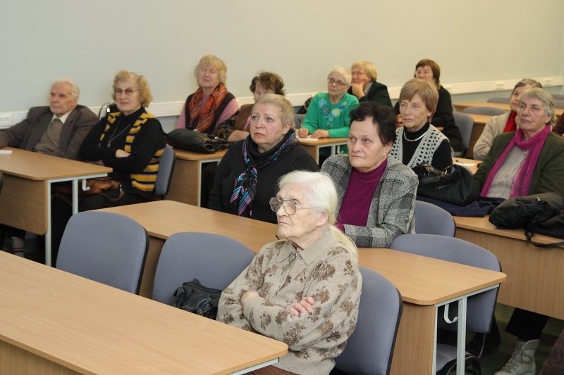 Latvijas Universitātes Senioru kluba lekcija par senioru ciematu «Dalbes līcsi». null