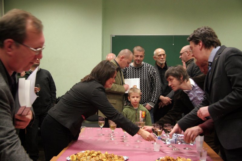 Kaspara Zeļļa monogrāfijas «Ilūziju un baiļu mašinērija. Propaganda nacistu okupētajā Latvijā: vara, mediji un sabiedrība (1941?1945)» prezentācija. null