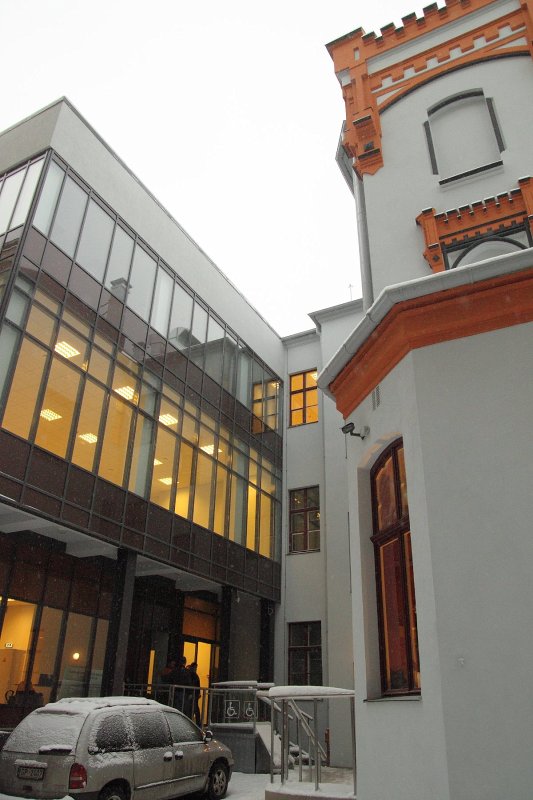 Latvijas Universitātes Bibliotēkas galvenā ēka Kalpaka bulvārī 4 pēc rekonstrukcijas. null