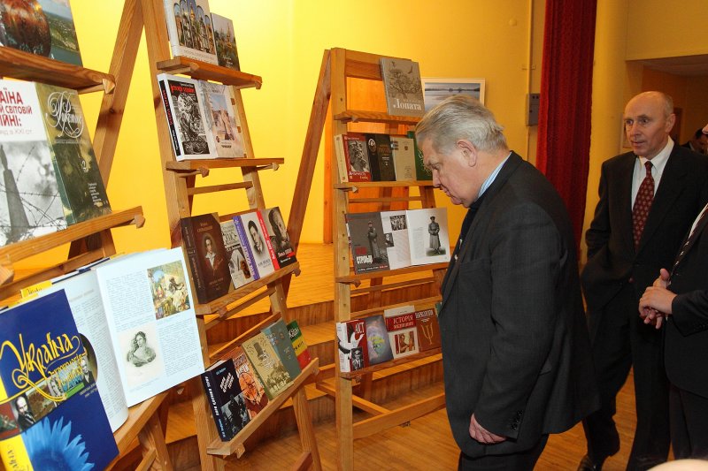 V. Vernadska Ukrainas Nacionālās bibliotēkas grāmatu dāvinājuma svinīga nodošana LU Akadēmiskajai bibliotēkai par godu Ukrainas Vienotības dienai. null