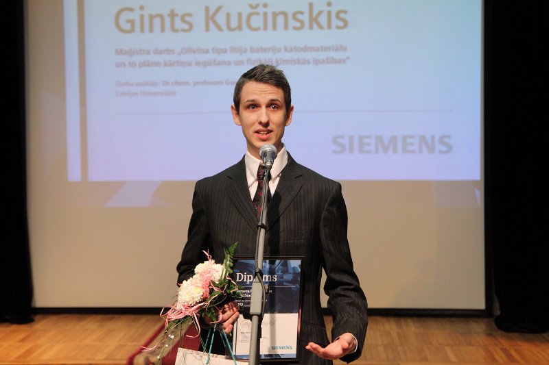Vernera fon Sīmensa Izcilības balvas (Werner von Siemens Excellence Award) pasniegšanas ceremonija (Rīgas Tehniskajā Universitātē, Kaļķu ielā 1). Vernera fon Sīmensa Izcilības balvas laureāts Gints Kučinskis.