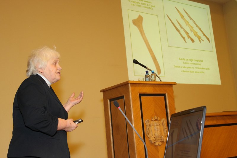 Latvijas 2012. gada zinātnes sasniegumu prezentācija un tikšanās ar autoriem Latvijas Zinātņu akadēmijas svinīgajā sēdē. LU Latvijas vēstures institūta pētniece Ilga Zagorska.