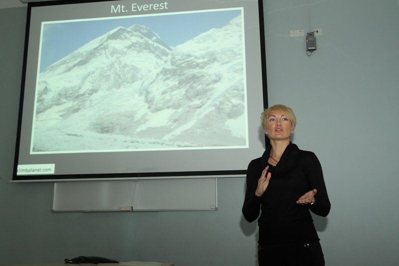 Latvijas Universitātes Senioru kluba lekcija. Olga Kotova, pirmā alpīniste no Baltijas, kas uzkāpusi Everestā, stāsta par savu kāpienu 2012. gadā. null