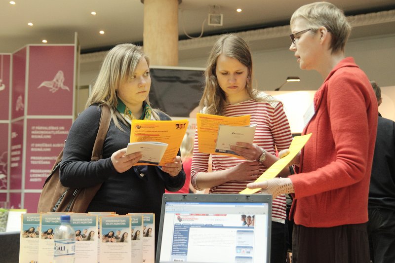 Latvijas Universitātes «Karjeras iespēju diena 2013». Uzņēmumu un organizāciju izstāde. null