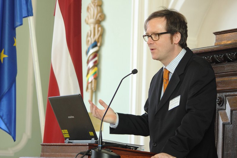 Projekta «Centrālbaltijas darba prāmis» noslēguma konference «Darbaspēka pārrobežu mobilitāte Centrālā Baltijas jūras reģionā». Centrālās Baltijas jūras programmas INTERREG IV A 2007-2013 Apvienotā tehniskā sekretariāta vadītājs 
Dr. Filips Švarcs (Philipp Schwartz).